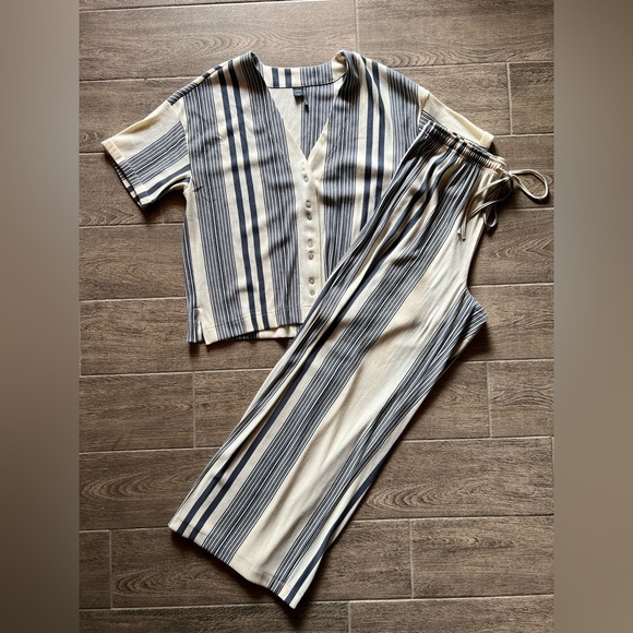 ICÔNE 2-Piece Striped Set Medium Cream & Navy Top + Wide Leg Pants - Picture 2 of 7